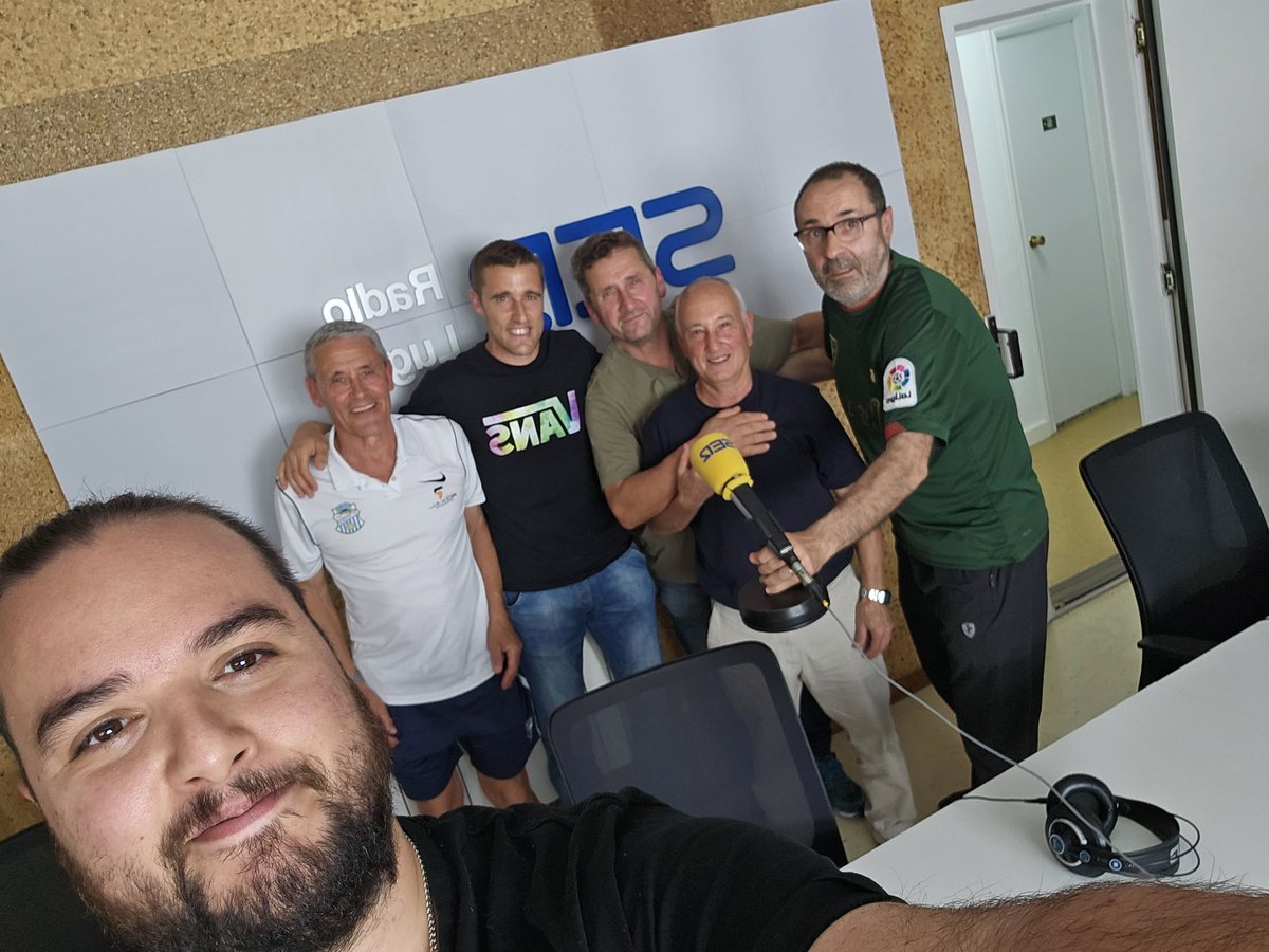 Radio Lugo Cadena SER (@radiolugoser) on Twitter photo 📻| #SERDeportivosLugo con <a href="/AlexGato2/">✭ Alex Gato ✭</a>
Pizarra do Anxo Carro especial fin de tempada CD Lugo
🗣 <a href="/XPenoucos/">Xose Ramon Penoucos</a>
🗣 Rafa Porto
🗣 Kubala
🗣 Juan Renda
🗣 Fernando Seoane
cadenaser.com/audio/cadenase… 📻| #SERDeportivosLugo con <a href="/AlexGato2/">✭ Alex Gato ✭</a>
Pizarra do Anxo Carro especial fin de tempada CD Lugo
🗣 <a href="/XPenoucos/">Xose Ramon Penoucos</a>
🗣 Rafa Porto
🗣 Kubala
🗣 Juan Renda
🗣 Fernando Seoane
cadenaser.com/audio/cadenase…