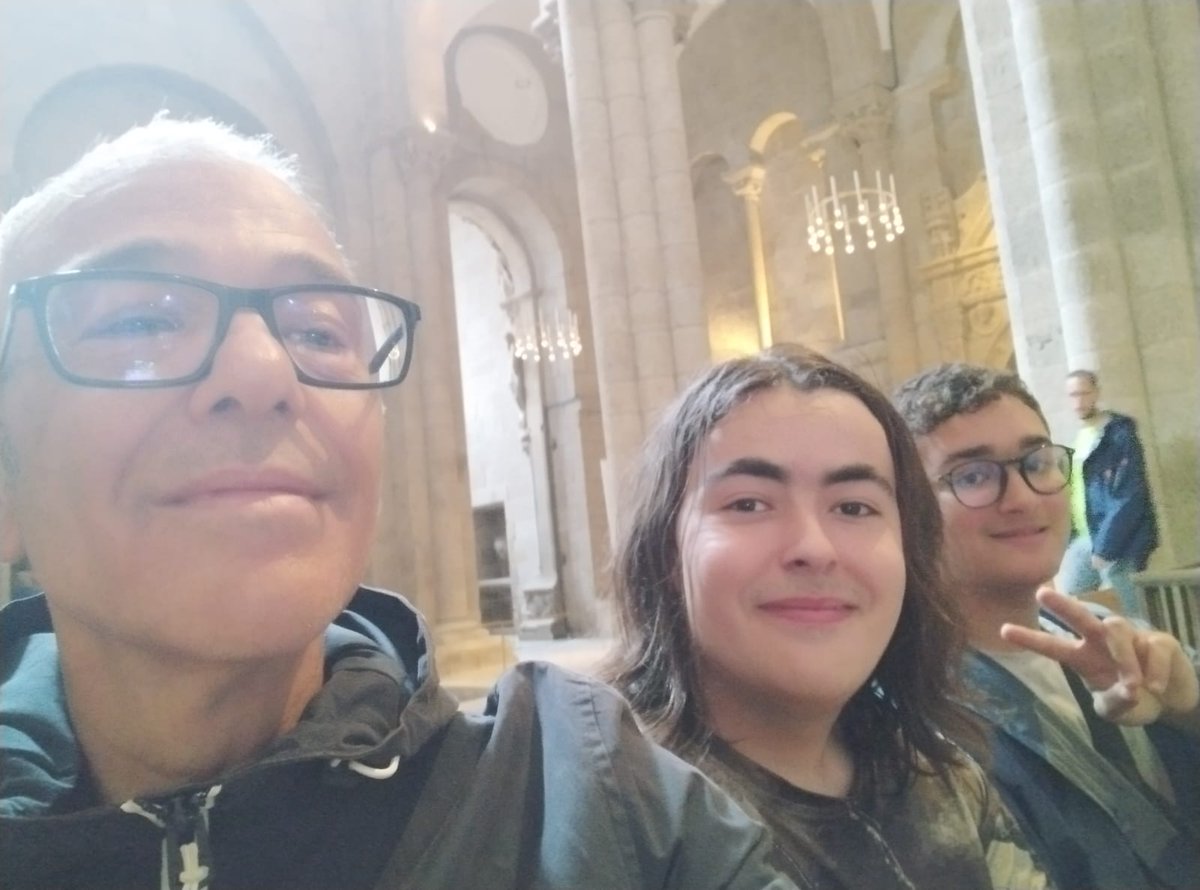 IES FGB (@iesfgb) on Twitter photo Desde SANTIAGO COMPOSTELA y delante de su sepulcro pongo mis intenciones para nuestro @IESFGB: buen FINAL de curso para tod@s, cuidado de nuestras FAMILIAS y que la PAZ llegue a todos los rincones del MUNDO🌏🙏
Ultreia e suseia!!!!
<a href="/ampaIESFGB/">ampa IES FGB</a> <a href="/iesfrojas/">IES Fernando d Rojas</a> Desde SANTIAGO COMPOSTELA y delante de su sepulcro pongo mis intenciones para nuestro @IESFGB: buen FINAL de curso para tod@s, cuidado de nuestras FAMILIAS y que la PAZ llegue a todos los rincones del MUNDO🌏🙏
Ultreia e suseia!!!!
<a href="/ampaIESFGB/">ampa IES FGB</a> <a href="/iesfrojas/">IES Fernando d Rojas</a>