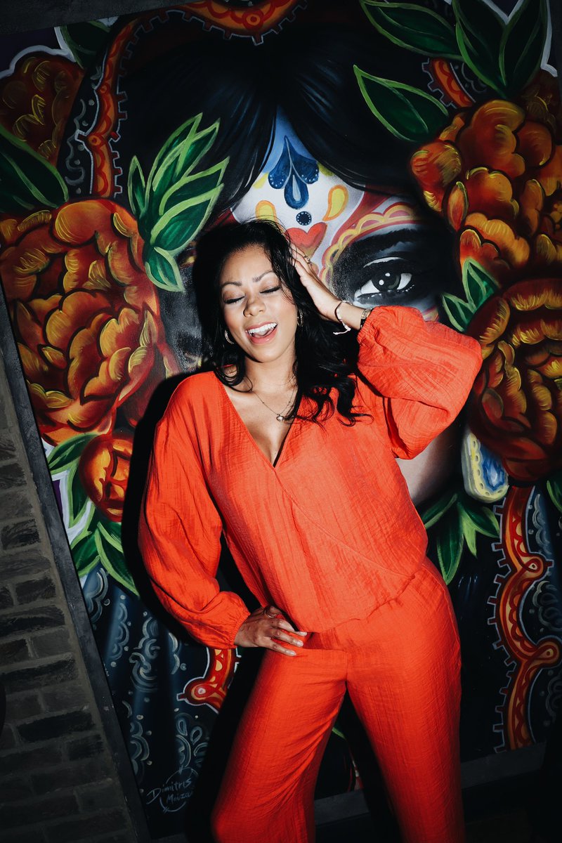 ✨Life is for living, just ignore toxic people &amp; enjoy your life... #HappyFriday #FridayFeeling ✨

Photographer: Simão Nogueira
Location: Notting Hill, London