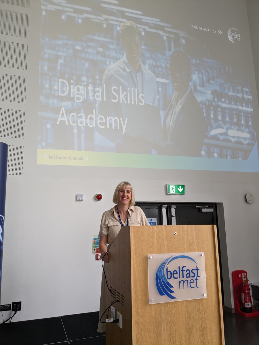 Excited for our double graduation this morning in e3!

We are celebrating the achievements of two programmes which finished this month. 

These academies are sponsored by Bank of America. You can find out more here! belfastmet.ac.uk/digitalskills/

#MakeItAtTheMet #MadeForMore