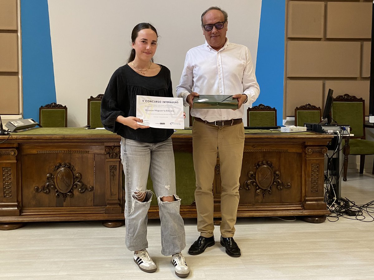 Itsaso Higuera Elices, alumna de 1° de Bachillerato del IES Ricardo Bernardo de Solares, ganadora de la modalidad individual de la categoría de ESO/Bachillerato/Ciclos Formativos del #VConcursoInterAulas de periodismo escolar <a href="/apcantabria/">Asociación de Periodistas de Cantabria - APC</a> <a href="/UTCECantabria/">Unidad Técnica de Calidad Educativa (Cantabria)</a> l