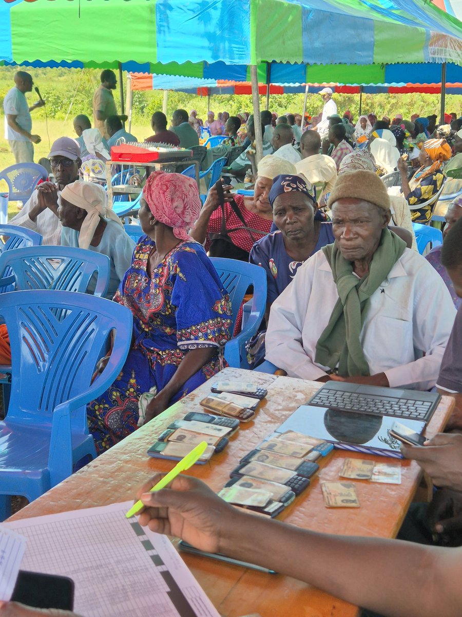 AgeingAcf's tweet photo. As part of #WEAAD2025 , we are in Siaya County creating awareness with the message #RefuseToAbuse partnering with #BeyondZero to conduct health screenings and  education, enrolment into @_shakenya and  advocating for #HealthyAgeing 

@HelpAge @MOH_Kenya @SP_Kenya @SuqoonKe https://t.co/MVVUbWEa6z