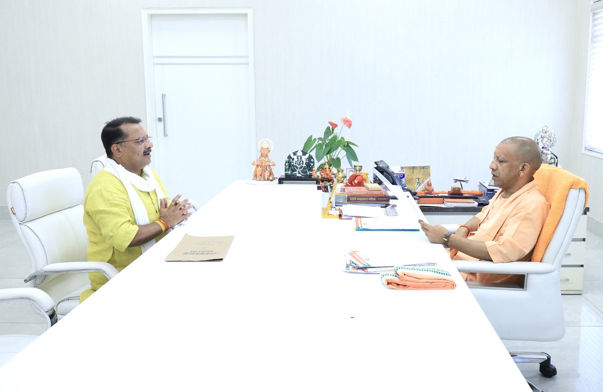P.N. Pathak (@pnpathakbjp) on Twitter photo आज लखनऊ में उत्तर प्रदेश के यशस्वी, लोकप्रिय मा० मुख्यमन्त्री परम पूज्य <a href="/myogiadityanath/">Yogi Adityanath</a> जी से स्नेहशील भेंटकर कुशीनगर के स्मृद्धीकरण,बेहतर विकास एव अन्य विकास कार्यो संबंधी विभिन्न महत्वपूर्ण विषयों पर विस्तृत चर्चा की। आज लखनऊ में उत्तर प्रदेश के यशस्वी, लोकप्रिय मा० मुख्यमन्त्री परम पूज्य <a href="/myogiadityanath/">Yogi Adityanath</a> जी से स्नेहशील भेंटकर कुशीनगर के स्मृद्धीकरण,बेहतर विकास एव अन्य विकास कार्यो संबंधी विभिन्न महत्वपूर्ण विषयों पर विस्तृत चर्चा की।