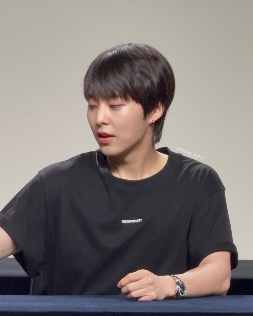 250613 위드뮤 대면 팬사인회

아니 오늘 너무 청순해 너무 예뽀  ⸝⸝ ᷇࿀ ᷆⸝⸝🖤

#시우민 #XIUMIN #X326