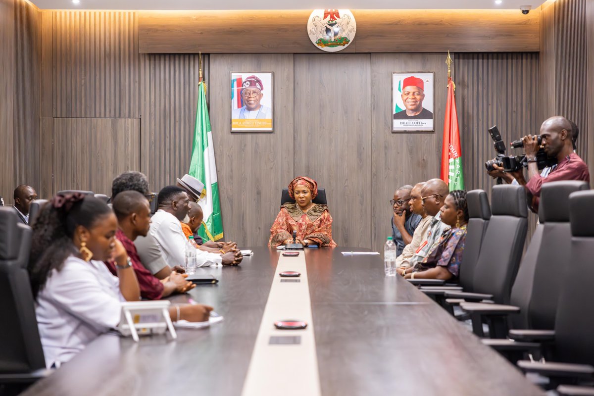 PriscillaOtti's tweet image. Yesterday, I received in audience, the Local Organizing Committee of the Abia Para Badminton International and All African Para Badminton Championships. As Chairperson of this committee, I'm delighted that Abia State has been honored with the hosting rights for these esteemed…
