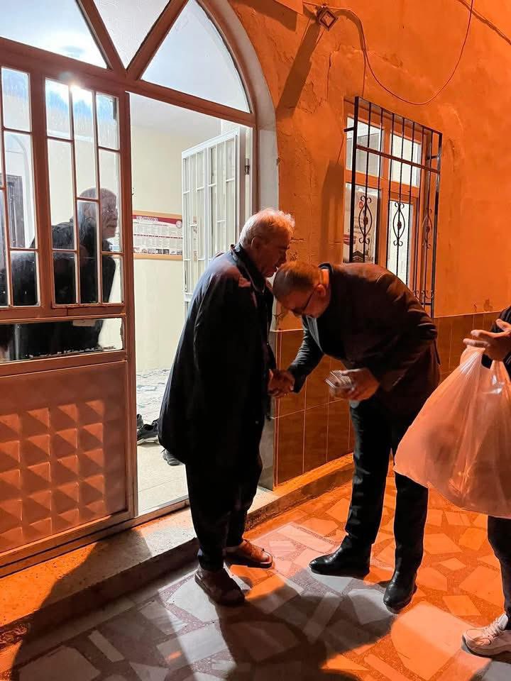 Bizim boynumuz halkın karşısında her zaman eğiktir. Halka rağmen kim bir şey yaparsa, biz onun karşısında başımızı kaldırmayı biliriz.Gücümüzü makamdan, mevkiden değil; halktan kendisinden alarak yola çıktık.