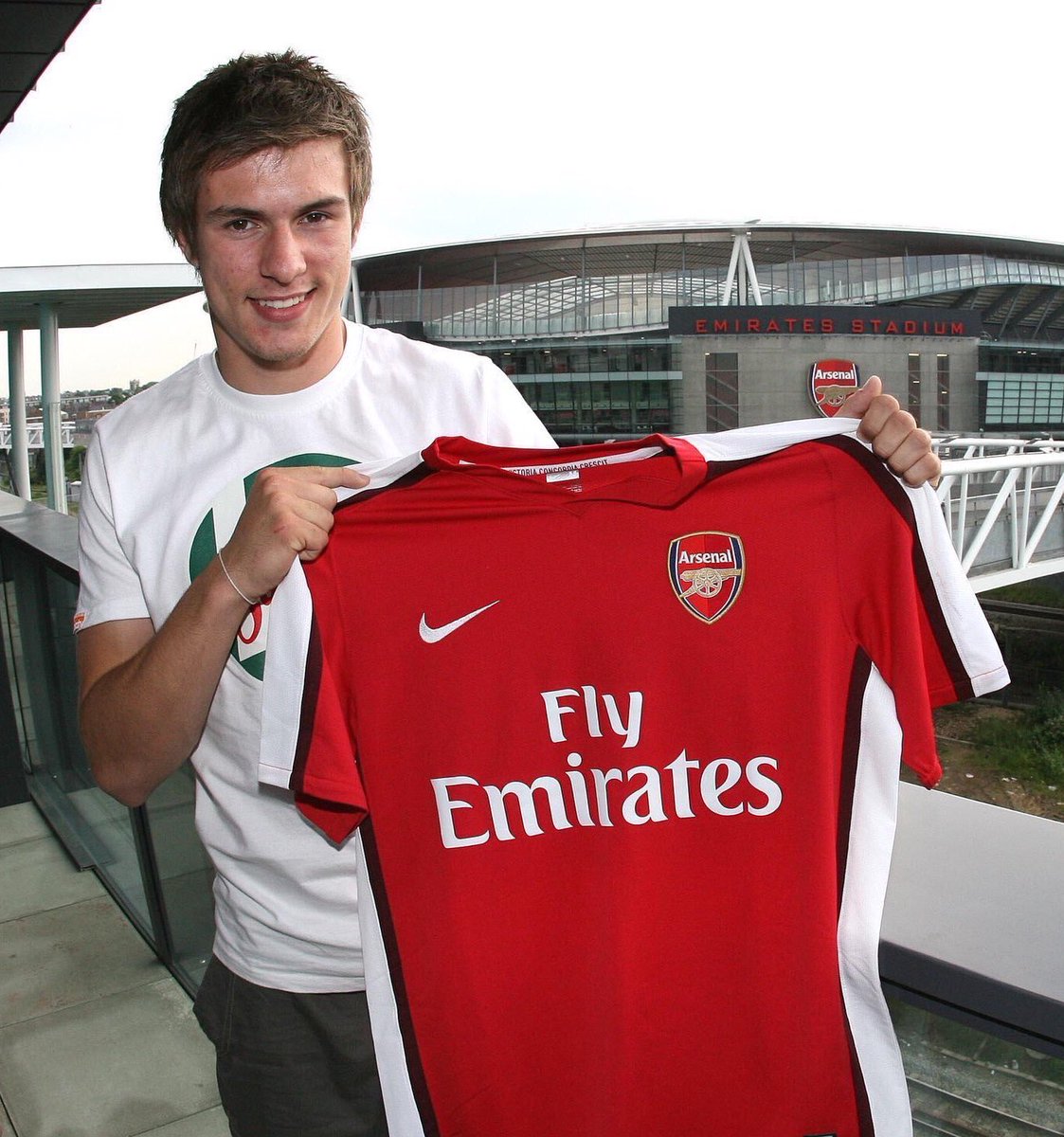 On this day in 2008: Arsenal completed the signing of 17-year-old Aaron Ramsey from Cardiff City for £4.8m, just one week after Manchester United had publicly announced that they had agreed a fee with the Welsh club for his signature. 🏴󠁧󠁢󠁷󠁬󠁳󠁿