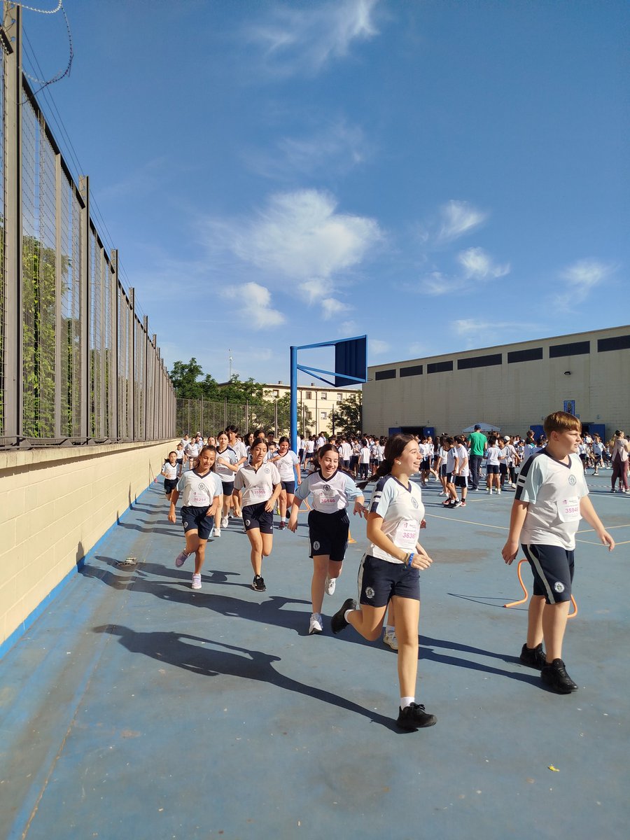 PontiPabloVI's tweet photo. 🏃‍♀️🏃¡Exitazo la maratón benéfica que hemos celebrado para colaborar con la ONG @MundoOrenda en la construcción de una escuela en Angola 🇦🇴 🫶 https://t.co/vSToOK4M7t