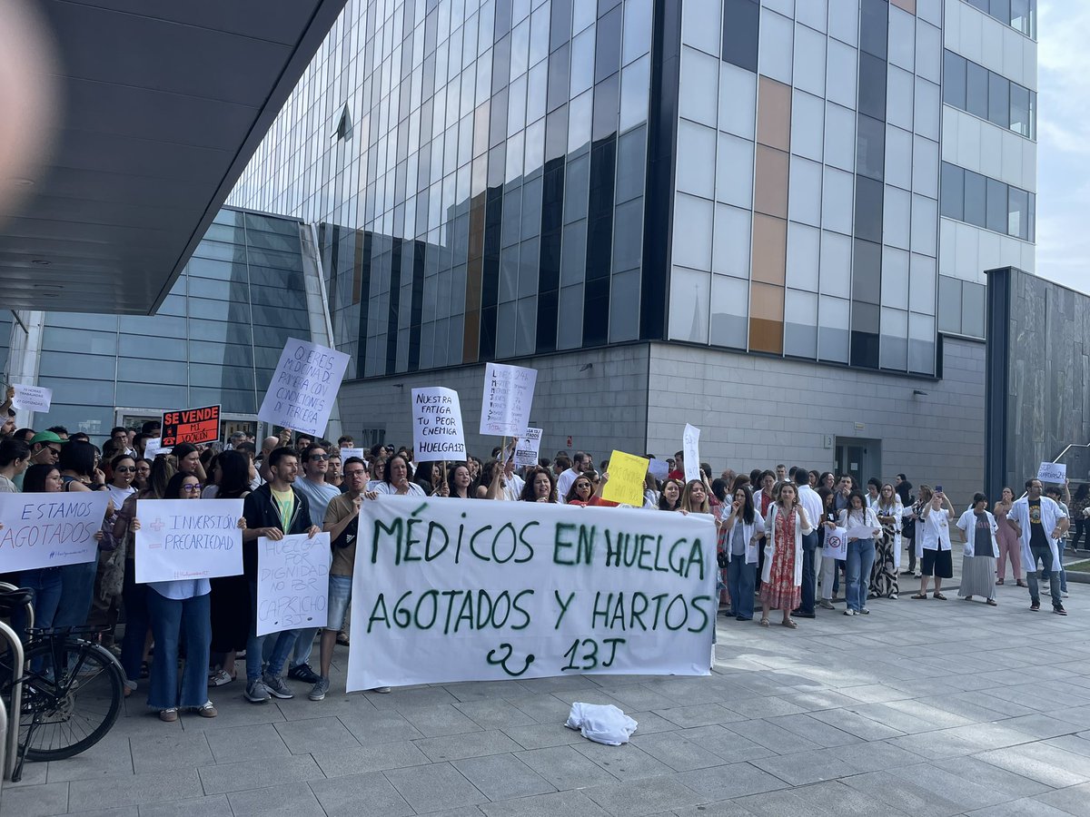 #HuelgaMedica13J en el <a href="/HUCA_Asturias/">@HUCA</a>