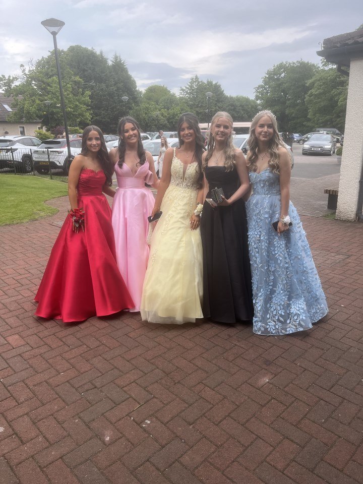 OLHSMotherwell's tweet photo. 🪩💃 OLHS S6 Prom 2025! 🕺🪩

Last night, we had our S6 prom at @dalzielpark! Here are selection of photos from the event. We wish all our pupils the very best!

All of the photos can be found in this weeks newsletter 😁 https://t.co/mKwIsepSAR