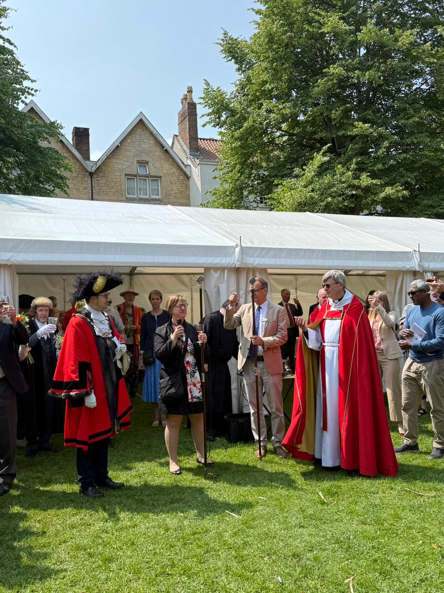 brislordmayor's tweet image. Honoured to attend the annual, and historic, Rush Sunday last weekend @stmaryredcliffe
Rush Sunday is one of the highlights of Bristol's civic calendar, upholding a 500yr tradition!
A huge thanks @ASPolice providing civic support.
More here 👇
bristol247.com/news-and-featu…