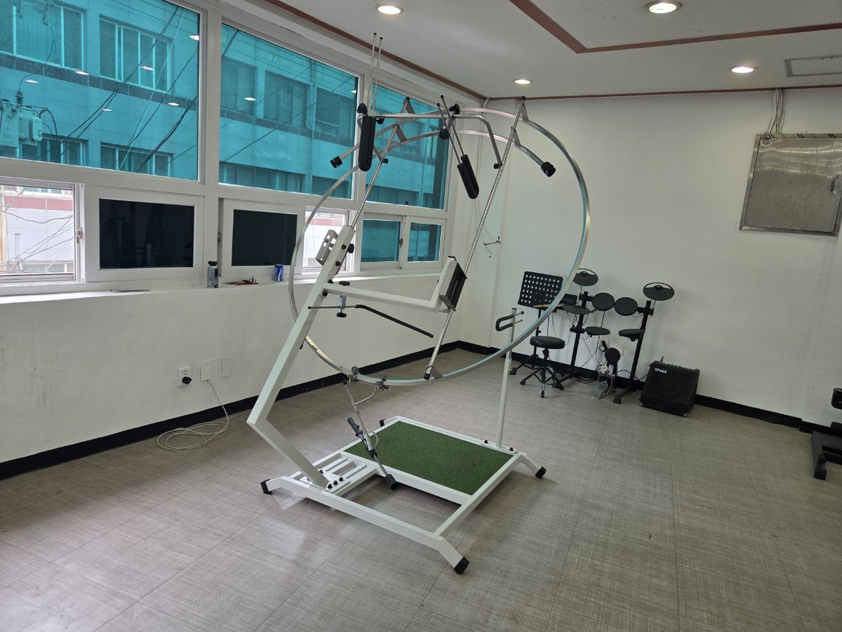 Proswing_Inc's tweet image. #프로스윙204 올바른궤도와 자세로 연습~
배울때부터 올바른 자세와 궤도를 잡아야 골퍼가 쉬워 집니다.

제품문의:1899-6637
proswing.kr

#프로스윙204 #골프바디스윙연습 #싱글골퍼제조기 #실내골프연습장비 #골프자세교정도구 #골프궤도 #드라이버스윙플레인 #아이언스윙플레인