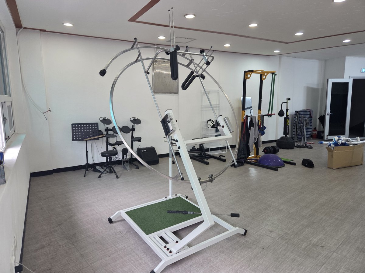 Proswing_Inc's tweet image. #프로스윙204 올바른궤도와 자세로 연습~
배울때부터 올바른 자세와 궤도를 잡아야 골퍼가 쉬워 집니다.

제품문의:1899-6637
proswing.kr

#프로스윙204 #골프바디스윙연습 #싱글골퍼제조기 #실내골프연습장비 #골프자세교정도구 #골프궤도 #드라이버스윙플레인 #아이언스윙플레인