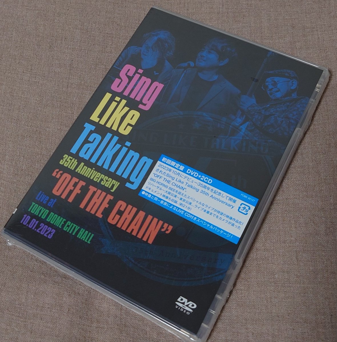 届いた！去年くらいからライブまた行きたいと思っていた矢先…もう３人揃ってのライブはもう叶わないと昨日知る。買えていなかったDVDをここでようやく。セトリ見て只々後悔。