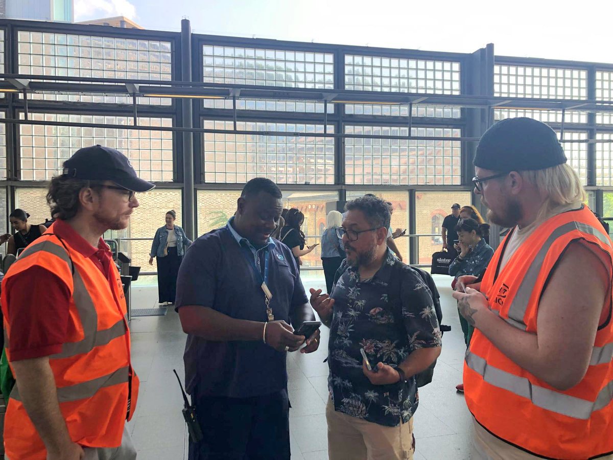 RMT (@rmtunion) on Twitter photo Today is Bob Crow's birthday
Every year, to commemorate, RMT holds an organising day in Bob's honour.
📸 <a href="/RMTunion/">RMT</a> NEC member Dan Gibbons, along with Jarvis Martinez Gasca and Dan Kennedy at St. Pancras today, out and about urging transport workers to #JoinRMT Today is Bob Crow's birthday
Every year, to commemorate, RMT holds an organising day in Bob's honour.
📸 <a href="/RMTunion/">RMT</a> NEC member Dan Gibbons, along with Jarvis Martinez Gasca and Dan Kennedy at St. Pancras today, out and about urging transport workers to #JoinRMT