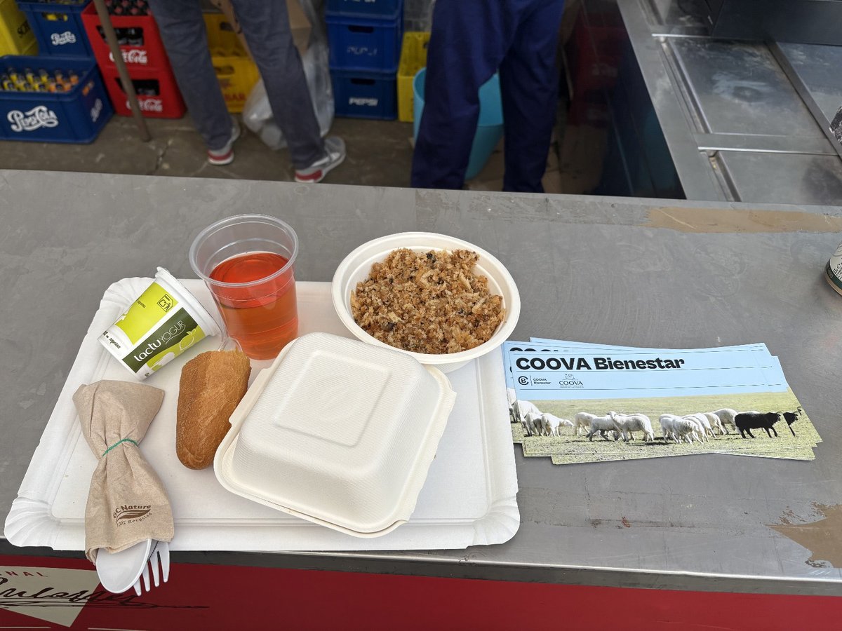 CoovaNavarra's tweet photo. 🧀 El pasado fin de semana #COOVA estuvo presente en el Día del Queso Roncal.

🥩Una jornada festiva en la que se degustó queso y carne de cordero de los ganaderos y ganaderas de nuestra Cooperativa.

#CarneCOOVA #CorderoDeNavarra  #DeLosGanaderosATuMesa
@CorderoNavarra https://t.co/0Gn3A0g8Gz