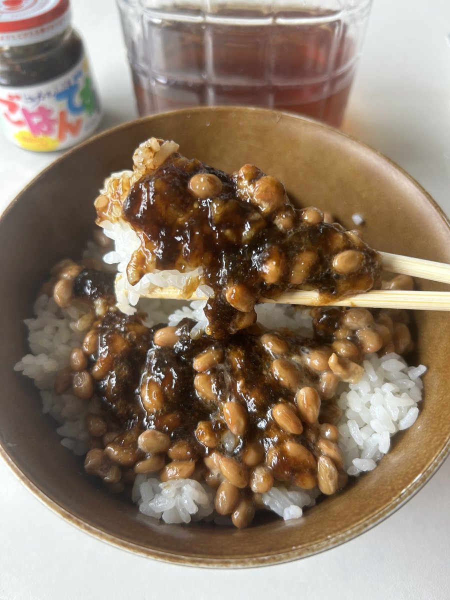 morimoribreak's tweet photo. 今日の夜飯は海苔の佃煮納豆ご飯にした。

納豆の粘りと佃煮のコクが白ごはんにまとわりついてとても美味い。

腸内環境を整えたい方にオススメだ‼︎ https://t.co/1kIGU2QDlj