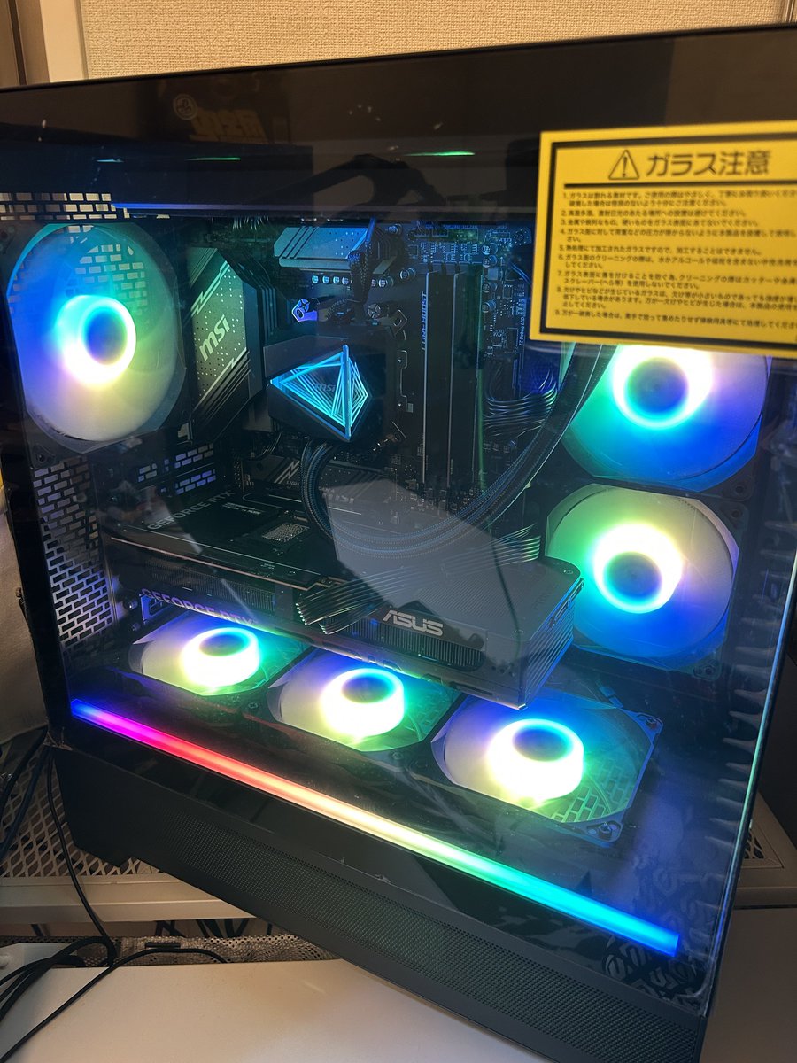 _met_e0_'s tweet photo. 前のPCまともに使えなくなってたから新調しました✌️ https://t.co/YO8P4kqBuL