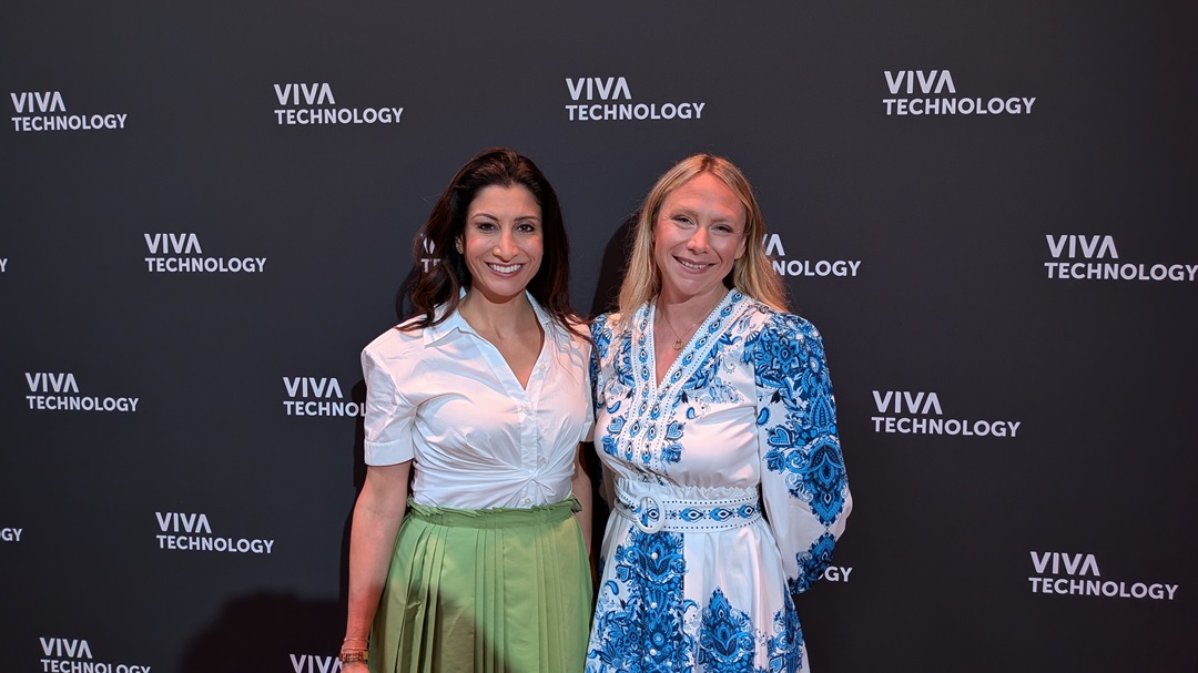 AWSFrance's tweet photo. 🎤 #VivaTech: 'Racing into the Future: AWS AI's Transformation of F1'
🕧 12:45-1:05 PM
📍 Stage One
Join @RuthBuscombe (Race Strategy, @F1) & @samipanah (GM of Media Entertainment Games & Sports, AWS) to see how #AI is revolutionizing F1 👉 https://t.co/7F6Cu5Vhn5
#AWSVivaTech https://t.co/rUUKA2T8ih
