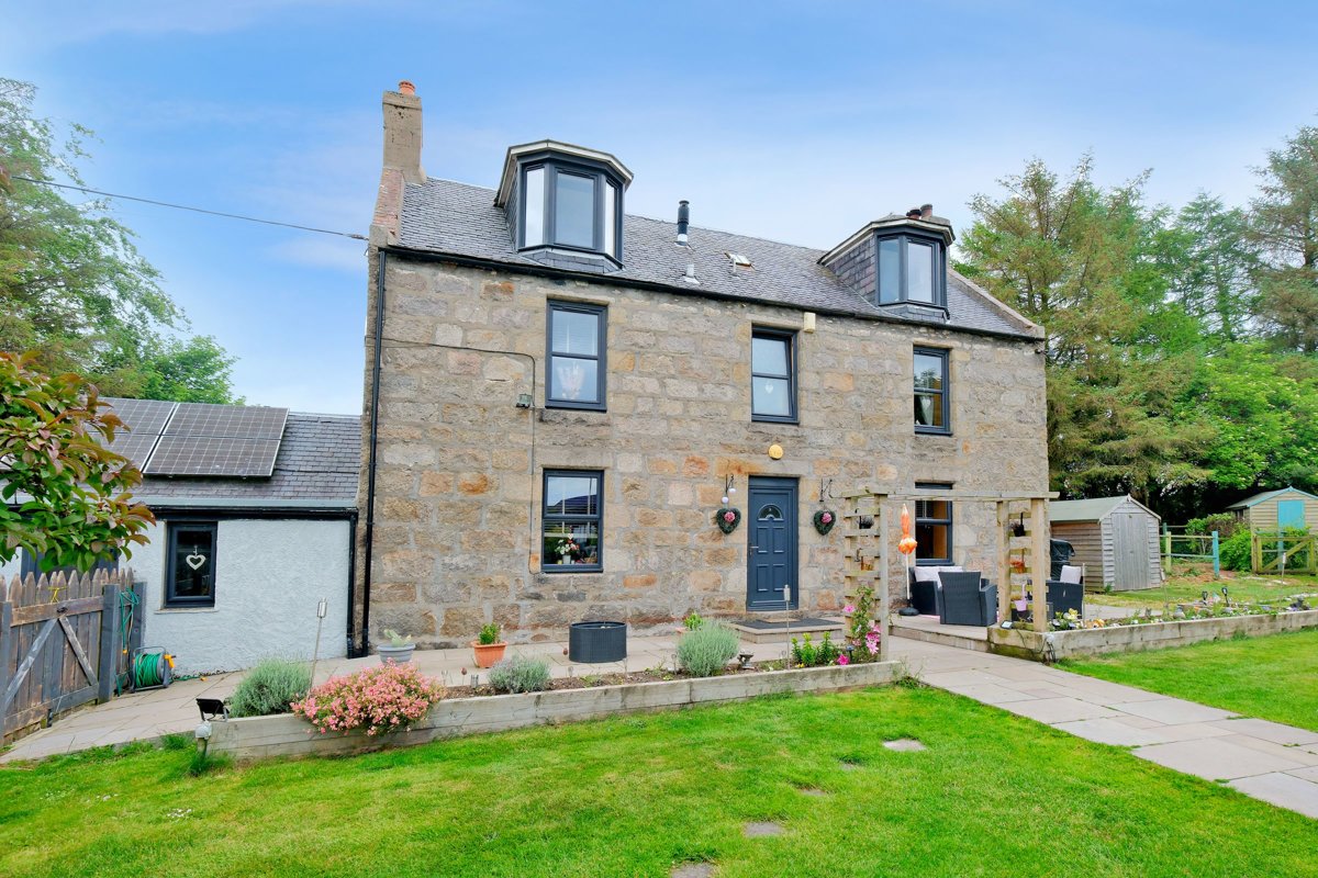 💫 3 of our most viewed properties this week 💫

✨ Penthouse East, Aberdeen ➡️ James &amp; George Collie
bit.ly/ref434189 

✨ Knaps Croft, Ellon ➡️ <a href="/AbdnConsidine/">Aberdein Considine</a> 
bit.ly/ref434215 

✨ Westerton Of Auchmill, Aberdeen ➡️ <a href="/Andersonbain/">andersonbain LLP</a>
bit.ly/ref434340