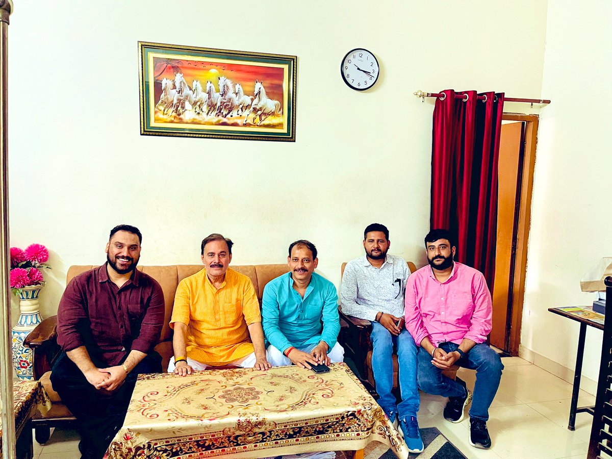 RldAman's tweet photo. आज मा. रामाशीष राय पूर्व एमएलसी प्रदेश अध्यक्ष राष्ट्रीय लोकदल से उनके आवास पर मुलाक़ात हुई एवं संगठन पे सघन चर्चा हुई. 
इस अवसर पर रालोद प्रदेश मीडिया प्रभारी मयंक त्रिवेदी जी छात्रसभा के साथी मनीष तिवारी उत्कर्ष सिंह जी उपस्थित रहे.  

@jayantrld @Office_ChJayant https://t.co/Kgzth47jRB