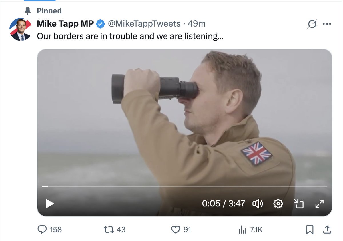 Rebartic's tweet photo. Look at those Fisher Price binoculars!

#OTAPP
#OBINGO https://t.co/lM5iZMDyIk