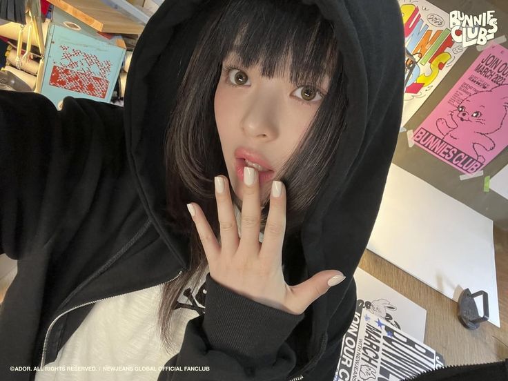 hanni 🏎️🏁 (@hannihourly) on Twitter photo 