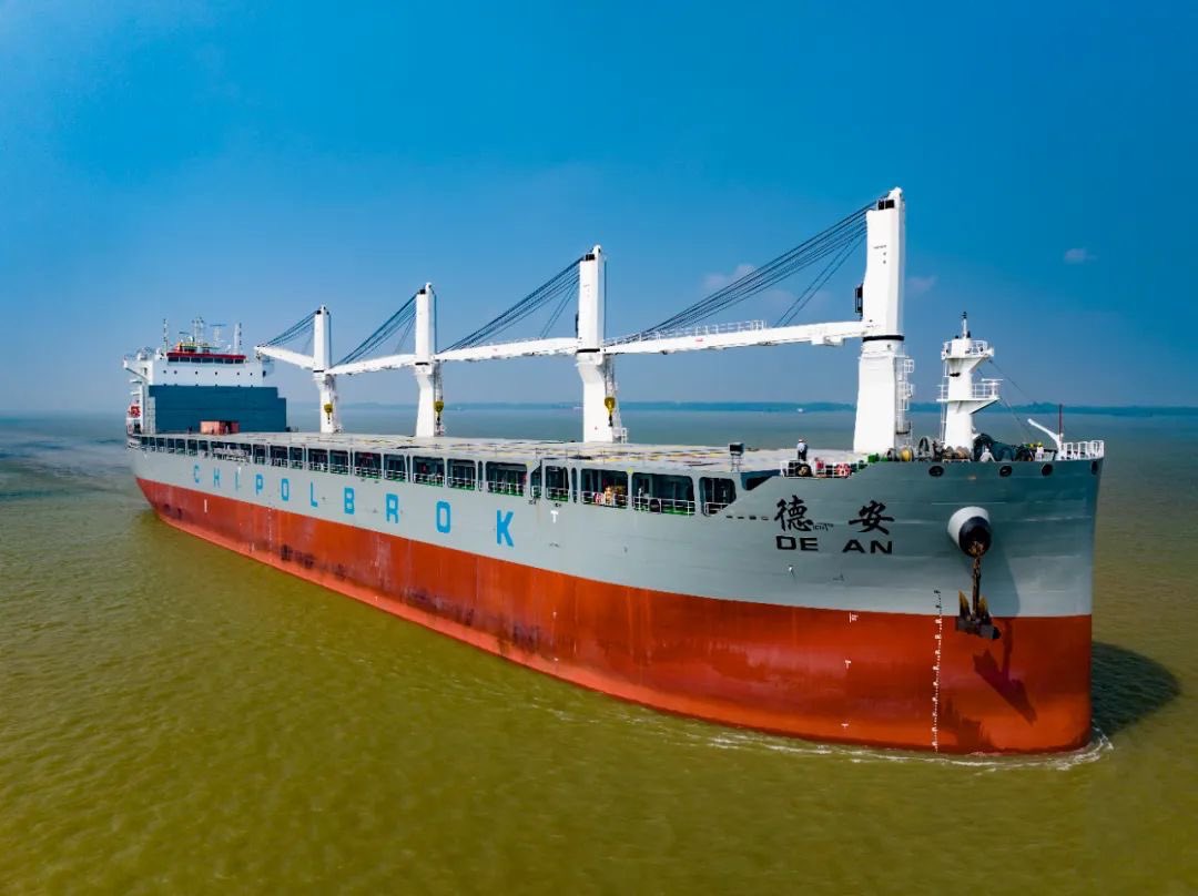 ChipolbrokCom's tweet photo. 🚢 Today we named our newest vessel – De An!
It’s the 7th in our 62,000 DWT series, with 300t lifting capacity and 166×30m deck space.
A perfect gift for Chipolbrok’s 74th anniversary in 2 days! ⚓
#Shipping #HeavyLift #Chipolbrok #DeAn https://t.co/SZE4myWdQe
