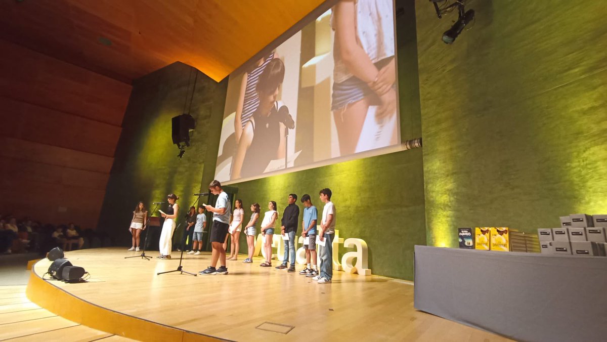 Encantats d’escoltar els  #corsaris !!

#FESTADELALECTURA

🏛️  Auditori L’illa, Barcelona

🗓️ 13 de juny de 2024

📺Segueix-nos en directe: youtube.com/live/FS1ZPIFPt…

📚 Una iniciativa de la Fundació <a href="/GEnciclopedia/">Enciclopèdia Catalana</a> amb el suport de <a href="/educaciocat/">Educació</a>