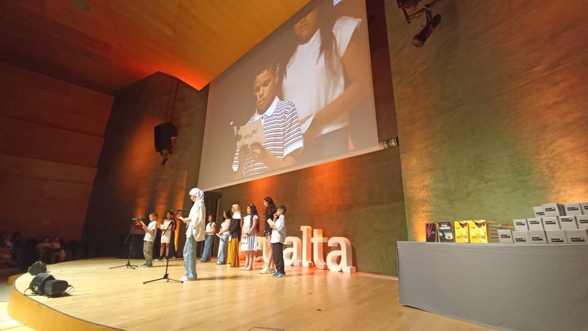 És el torn dels #timoners

#FESTADELALECTURA

🏛️  Auditori L’illa, Barcelona

🗓️ 13 de juny de 2024

📺Segueix-nos en directe: youtube.com/live/FS1ZPIFPt…

📚 Una iniciativa de la Fundació <a href="/GEnciclopedia/">Enciclopèdia Catalana</a> amb el suport de <a href="/educaciocat/">Educació</a>