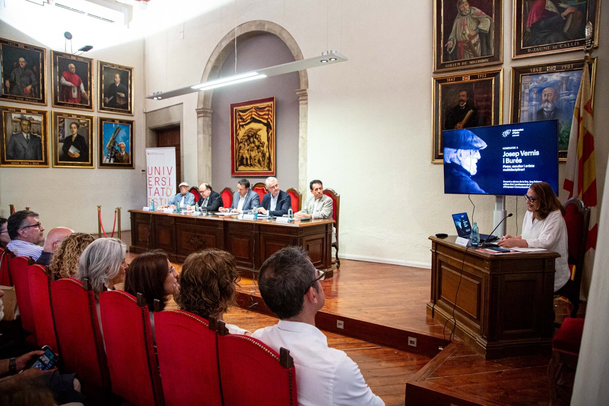 🏅Homenatge a Josep Vernis en l’acte inaugural de la 30a edició de la Universitat d’Estiu de la UVic-UCC! 

👉El passat 11 de juny a la Sala de la Columna. 

Gràcies a tothom que ens vau acompanyar i a les autoritats per fer-ho possible! 🙌

#cultura #vic #josepvernis #uvic