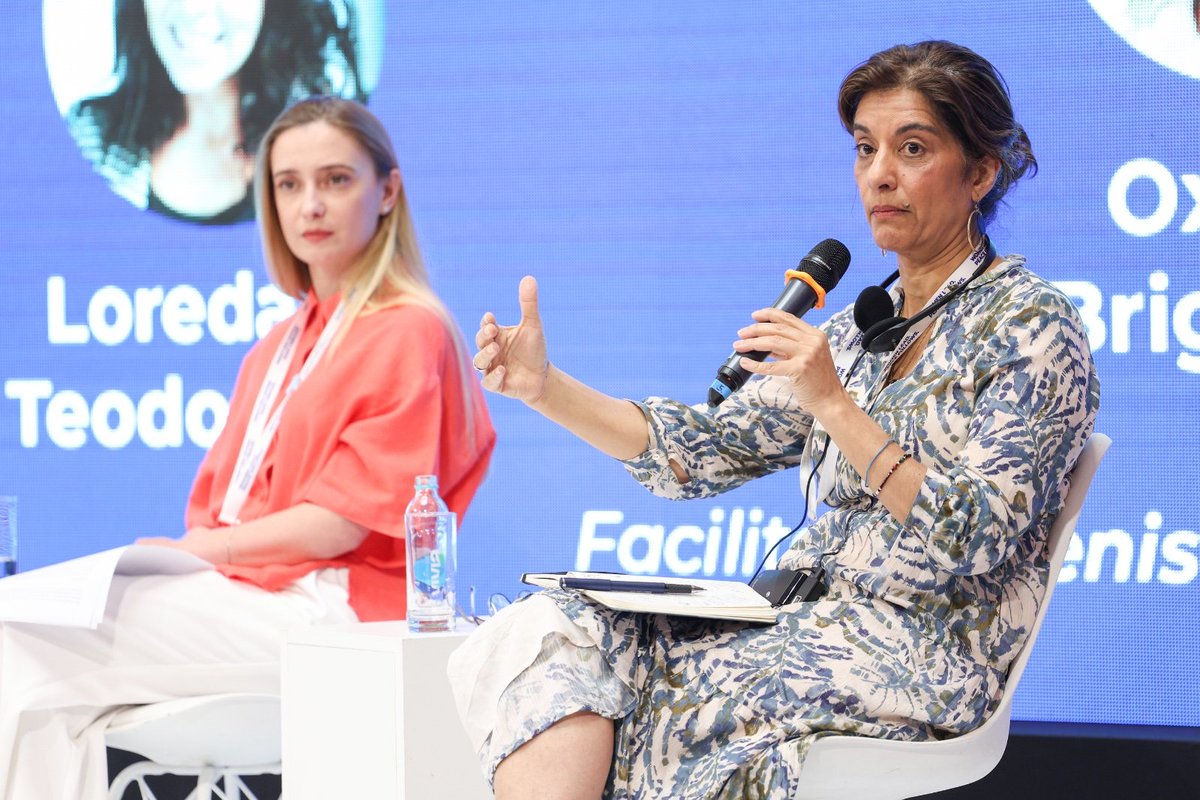 UN_BiH's tweet photo. 📍#WPS25Sarajevo Day 2 | Kicked off with opening remarks by @MacdonaldIngrid, followed by a powerful panel on strengthening commitments to women’s participation in peace &amp; mediation—featuring voices from 🇮🇷, 🇬🇧, 🇮🇹 &amp; 🇲🇩, moderated by @DenisDzidic.

#WomenLeadPeaceFollows #PBF 🕊️ https://t.co/I8jcVzNdz4