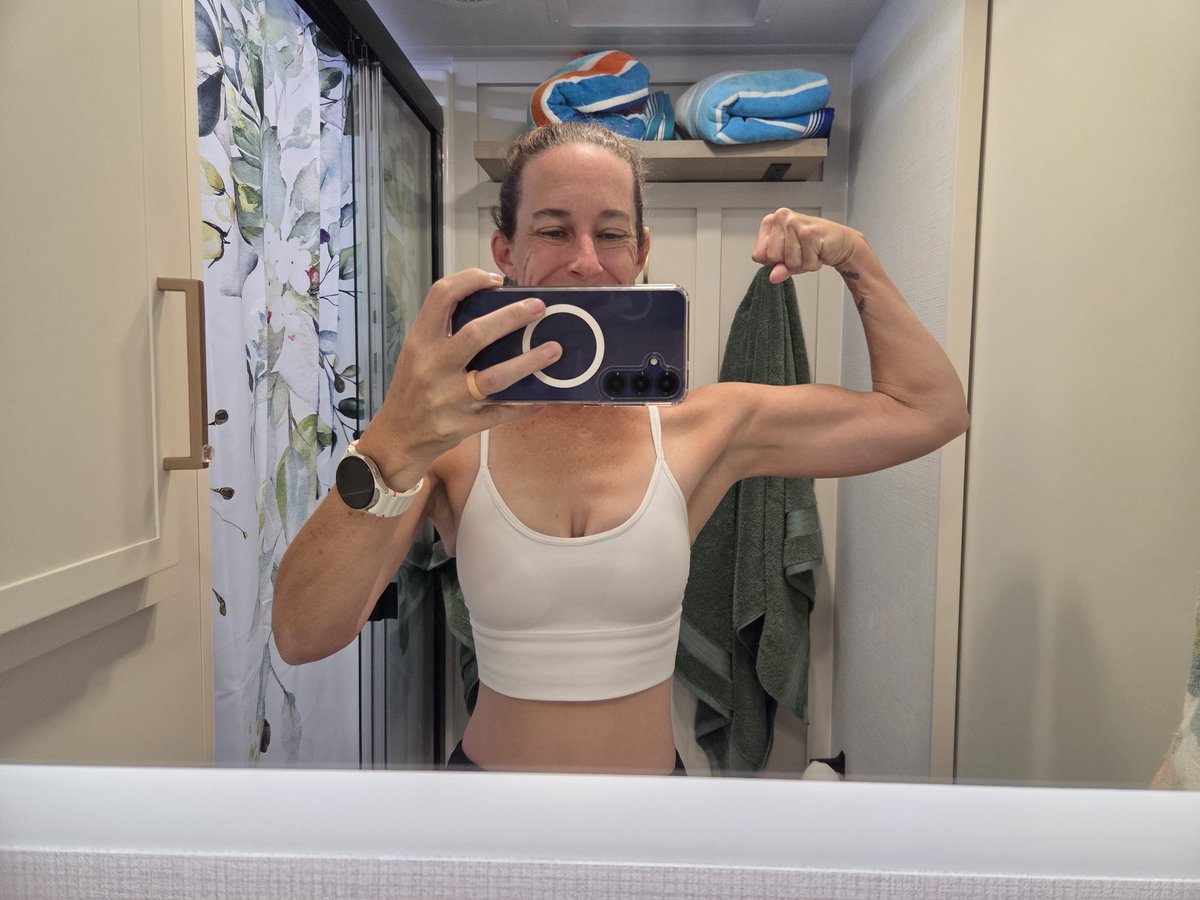 MrsMordt's tweet image. Haven't worked out in almost two months. I still got it!  

#fridayflex