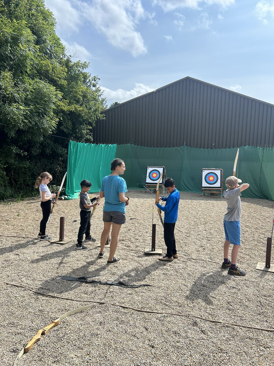 Miss Jackson’s group have had a fabulous time perfecting their archery skills this morning 🏹