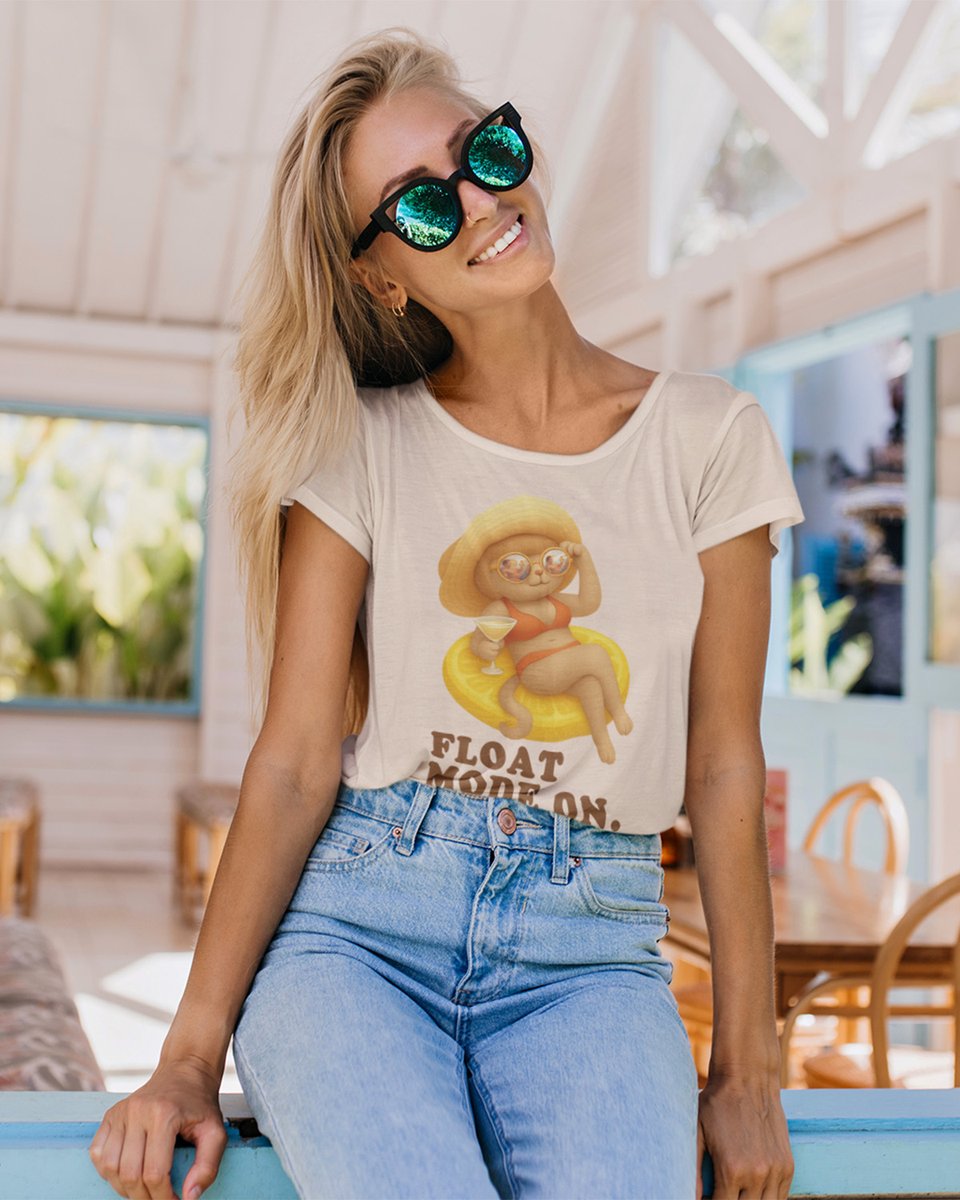 zkozkohi's tweet image. Miss Meow floats. Sunglasses on. No words needed.
She already saw you. But don’t expect her to speak first.
🍋#redbubble redbubble.com/shop/ap/171428…
🌞#TeePublic teepublic.com/t-shirt/762630…
#FloatModeON #MissMeow #PoolDayシリーズ #arttoy #kusdom #displate #角色T恤 #角色玩具 #zkozkohi