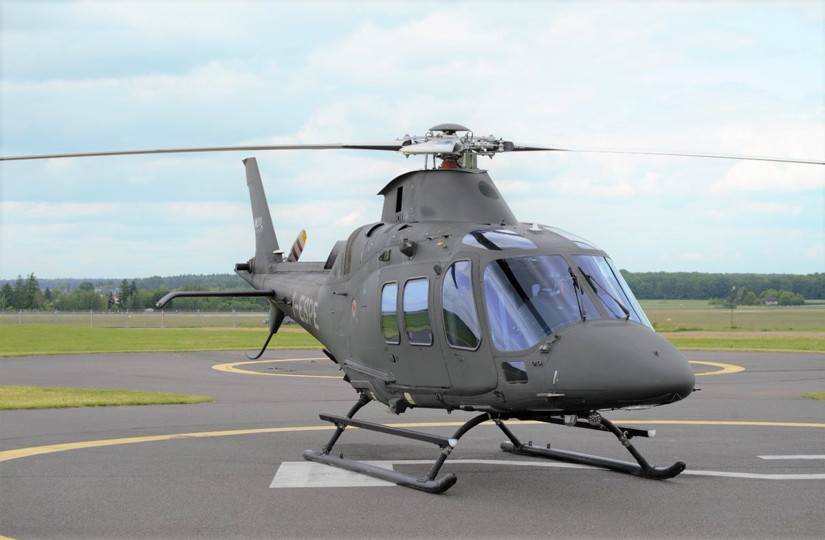 Śmigłowiec #AW109 #TrekkerM to sprawdzona platforma z dużym nalotem na całym świecie w różnych konfiguracjach; lekki #śmigłowiec wielozadaniowy do zadań militarnych, parapublicznych i szkoleniowych. Zwinny, wytrzymały z dużym marginesem mocy, niezwykle efektywny kosztowo.