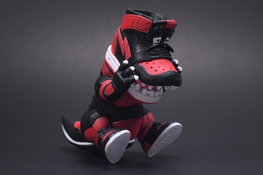 怪獣スニーカーヘッド 】 イラストレーターTOKYOGUNS氏のキャラクター