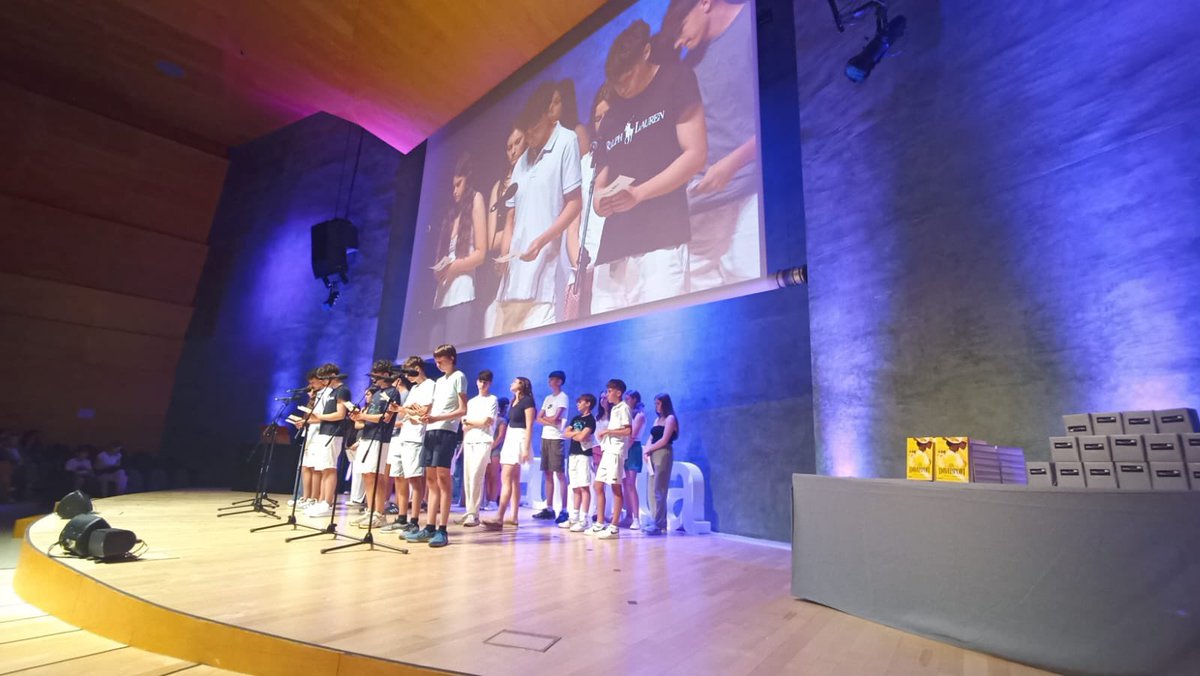 És el torn de la #tropadecorsaris

#FESTADELALECTURA

🏛️  Auditori L’illa, Barcelona

🗓️ 13 de juny de 2024

📺Segueix-nos en directe: youtube.com/live/FS1ZPIFPt…

📚 Una iniciativa de la Fundació <a href="/GEnciclopedia/">Enciclopèdia Catalana</a> amb el suport de <a href="/educaciocat/">Educació</a>