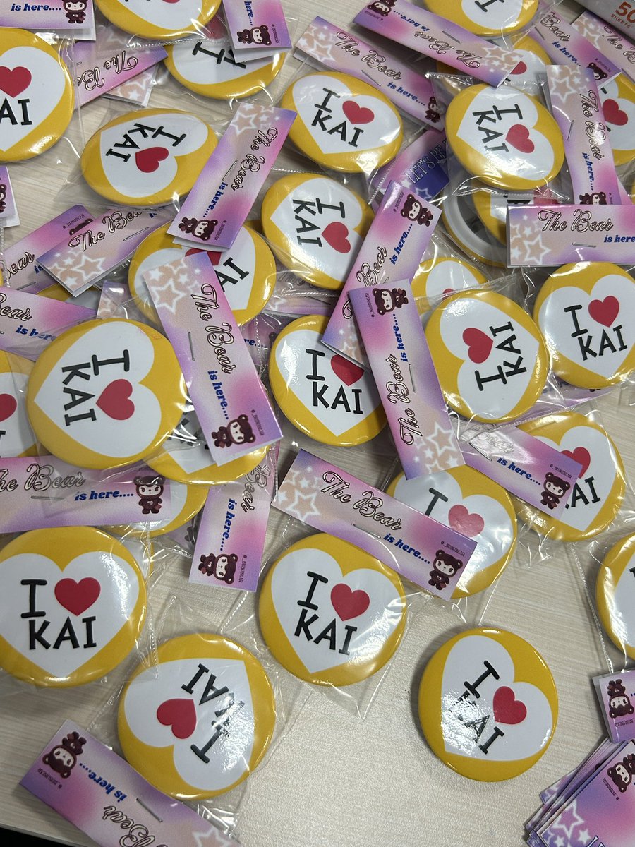 _bububear's tweet photo. 🐻 Freebies 

🍎 PIN CUSTOM 🍎

🎪 Tennis Indoor Senayan
🗓️14th June 2025
⏰ TBA 

How to get : 

🐻RT &amp; Like this post
🐻Come and Say Hi! 

#KAION_in_JAKARTA https://t.co/LyiMpNe0le