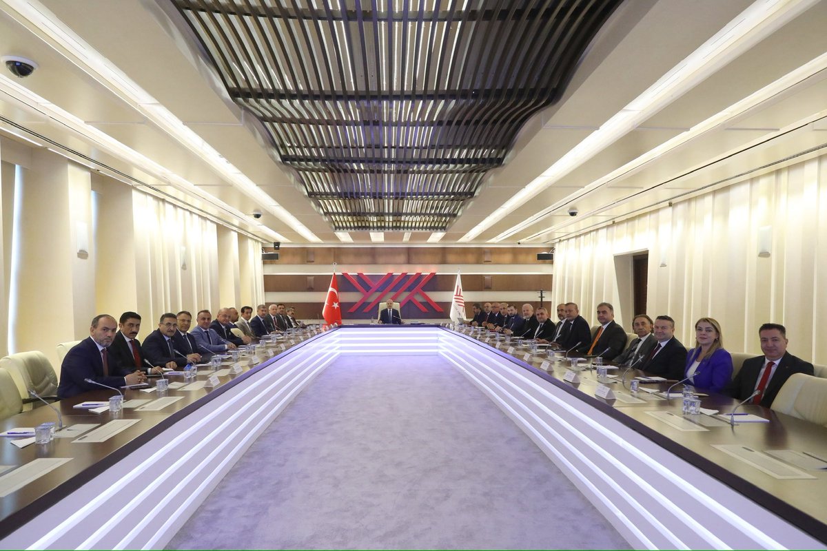 MutluTurkmen's tweet photo. Cumhurbaşkanımız Recep Tayyip Erdoğan’ın takdirleriyle atanan Rektörler olarak YÖK Başkanımız Prof. Dr. Erol Özvar’ın ev sahipliğinde düzenlenen mazbata törenine katıldık ve yeni dönem görevimize resmen başladık. 

Bu önemli yönetişim görevinin sorumluluğunu ve ödevlerini ilke edinerek Üniversitemizin toplumsal katkı ve bölgesel sürdürülebilir kalkınma misyonuna emin adımlarla yürüyeceğiz. 

Üniversitemiz camiası ve paydaşlarımız için hayırlara vesile olmasını temenni ederim.