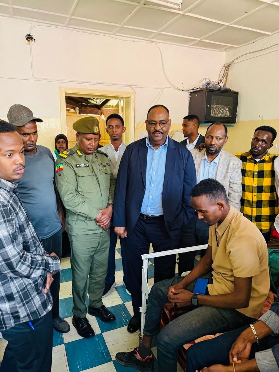 Plpoliceforce's tweet image. Addis Ababa 🇪🇹 | President of Puntland @HESaidADeni visits injured heroes from anti-terror ops. Treatment ongoing—critical cases sent to India. Operation Hillaac near success; Onkod in Calmadow next. #Puntland #Somalia #AddisAbaba #Security