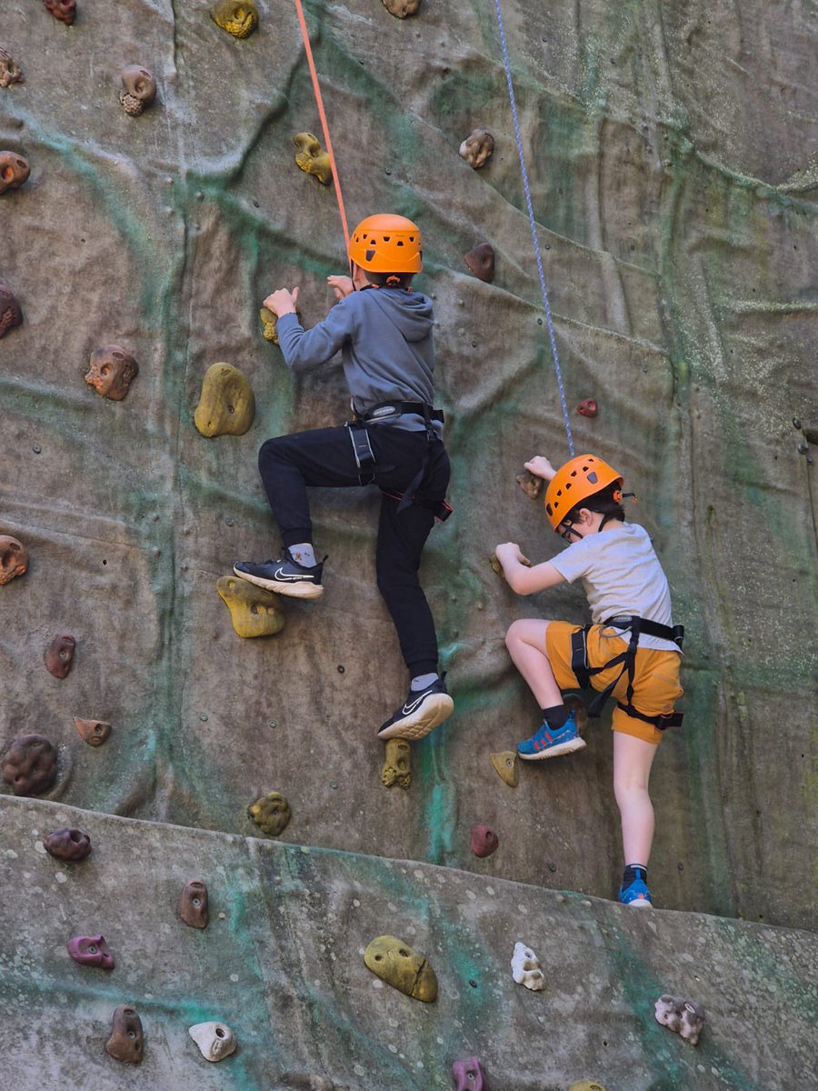ManorParkSchSM1's tweet photo. Here are more photos of our amazing climbers in action! #WeAreLeo #MPPS #Year4 #HighAshurst https://t.co/KHGFIqM3tn
