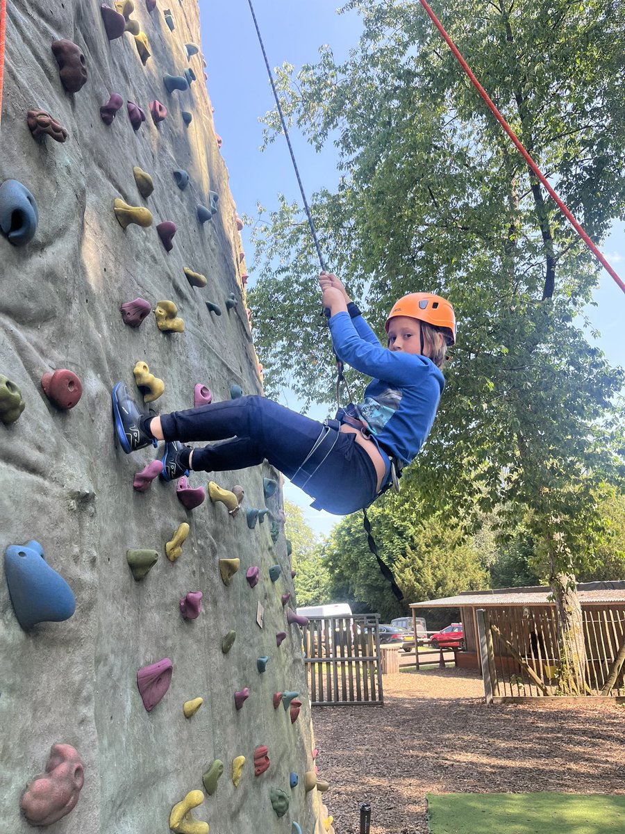 ManorParkSchSM1's tweet photo. Here are more photos of our amazing climbers in action! #WeAreLeo #MPPS #Year4 #HighAshurst https://t.co/KHGFIqM3tn