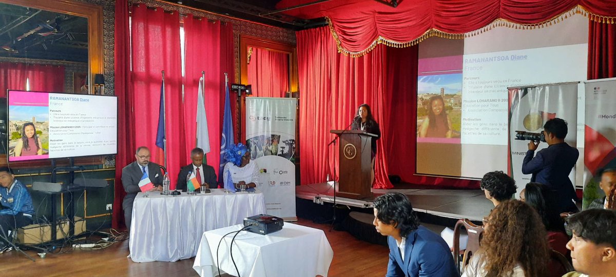 France à Madagascar 🇫🇷 🇪🇺 (@ambafrmada) on Twitter photo 🇲🇬🇫🇷 Bienvenue aux volontaires de la cohorte 2025 du programme Loharano II (projet TADY) !
Issus de la diaspora malgache, ils mèneront des missions de terrain pour contribuer au développement local
Merci à l’<a href="/AFD_France/">Agence Française de #Développement (AFD) 🇫🇷 🇪🇺</a>, l’@IOM_FR, <a href="/expertisefrance/">Expertise France</a> et l’<a href="/ird_fr/">IRD.fr</a> pour leur appui 🇲🇬🇫🇷 Bienvenue aux volontaires de la cohorte 2025 du programme Loharano II (projet TADY) !
Issus de la diaspora malgache, ils mèneront des missions de terrain pour contribuer au développement local
Merci à l’<a href="/AFD_France/">Agence Française de #Développement (AFD) 🇫🇷 🇪🇺</a>, l’@IOM_FR, <a href="/expertisefrance/">Expertise France</a> et l’<a href="/ird_fr/">IRD.fr</a> pour leur appui