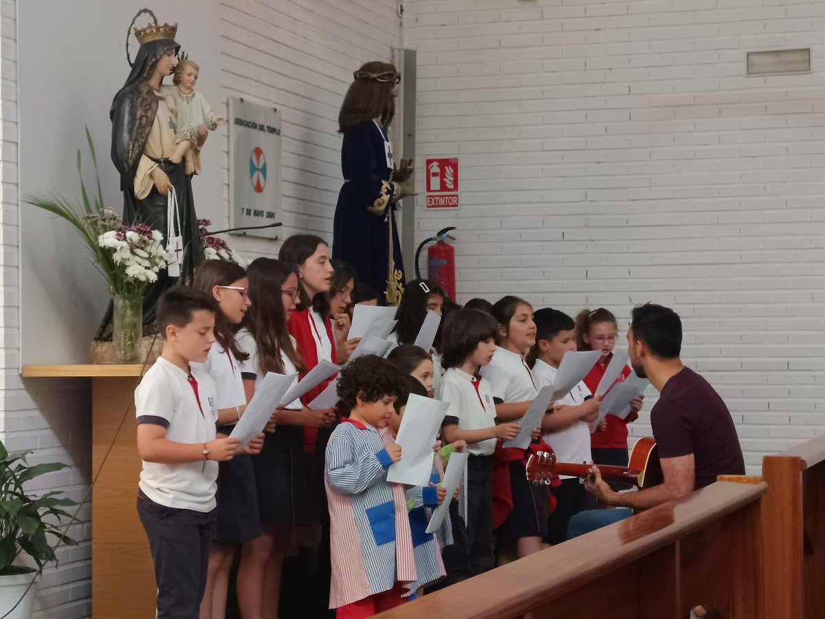 En la celebración de la Santísima Trinidad hemos conmemorado el misterio central de la Fe.: un solo Dios en tres personas: Padre, Hijo y espíritu Santo. #trinitariossalamanca #trinitarios #colegiotrinitarios #trinidad #somosfest #centrosfest #trinitariosasoñar #santísimatrinidad