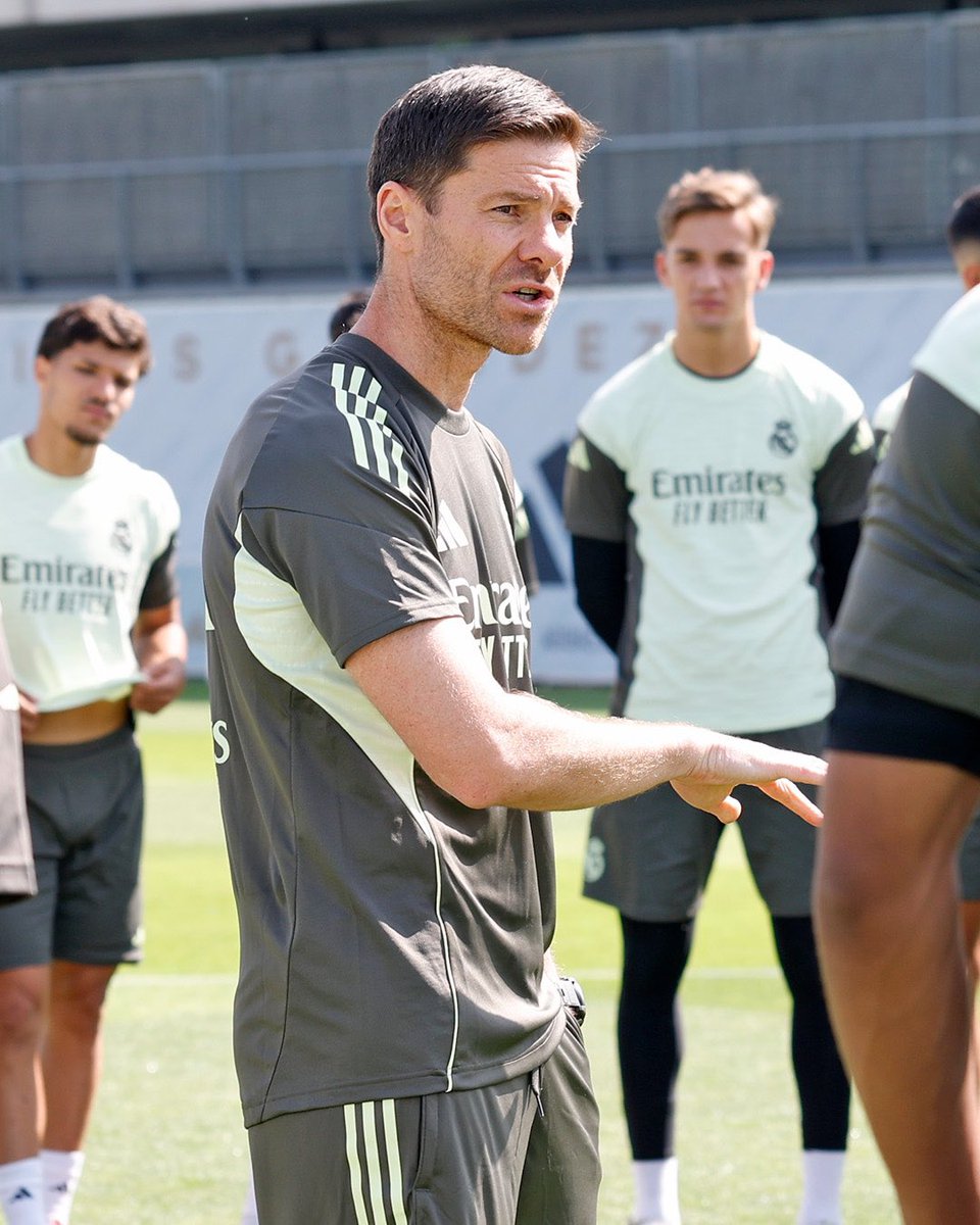 ActuFoot_'s tweet photo. 🚨 Jude Bellingham 🏴󠁧󠁢󠁥󠁮󠁧󠁿 va jouer dans le rôle d’un milieu central sous Xabi Alonso 🇪🇸 au Mondial des Clubs. 🤍

Le club jugera ensuite s’il est nécessaire de recruter un milieu de terrain supplémentaire.

🗞️ @RubenMartinAS @diarioas https://t.co/hkdfScaCFa