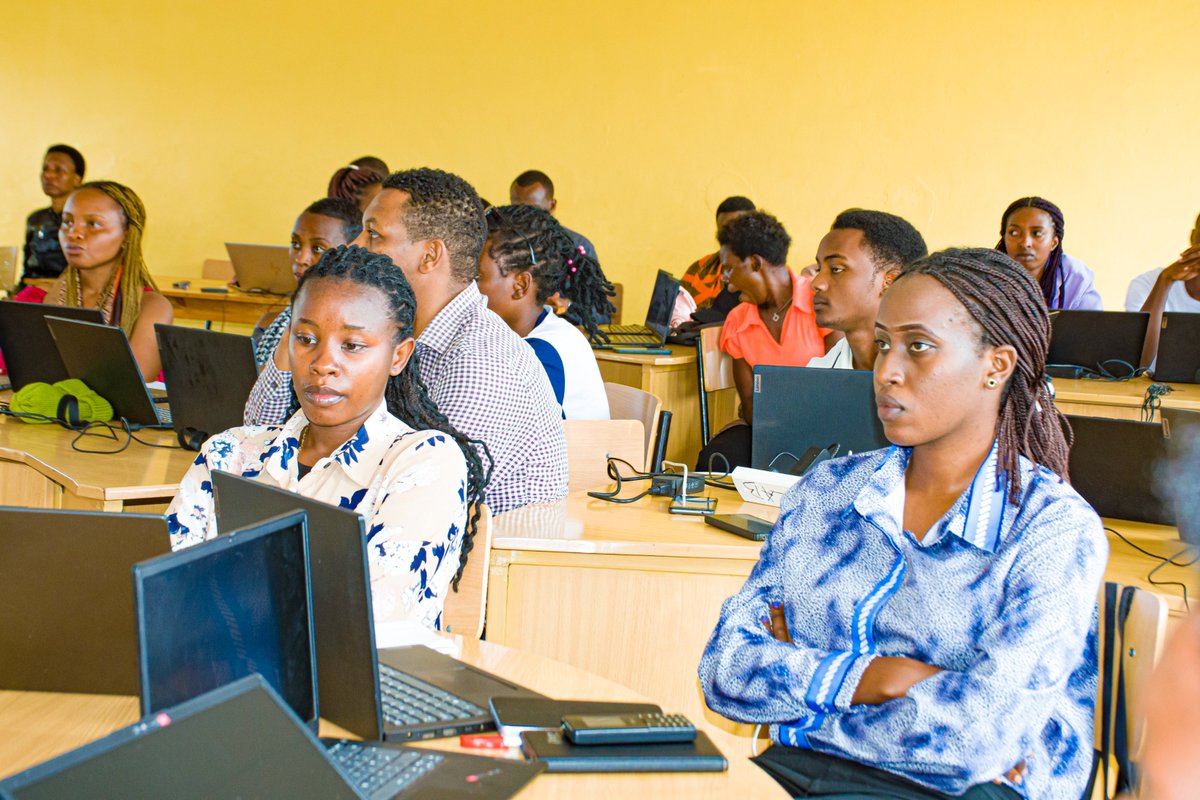 Visi Meya <a href="/MapambanoN/">MAPAMBANO NYIRIDANDI</a> yasabye urubyiruko rwitabiriye aya mahugurwa kuzifashisha ubumenyi bahawe kugirango bashobore gukemura ibibabazo abaturage bagihura nabyo bijyanye no gukoresha servisi ziboneka ku rubuga <a href="/IremboGov/">IremboGov</a> cyane cyane izishingiye ku butaka.