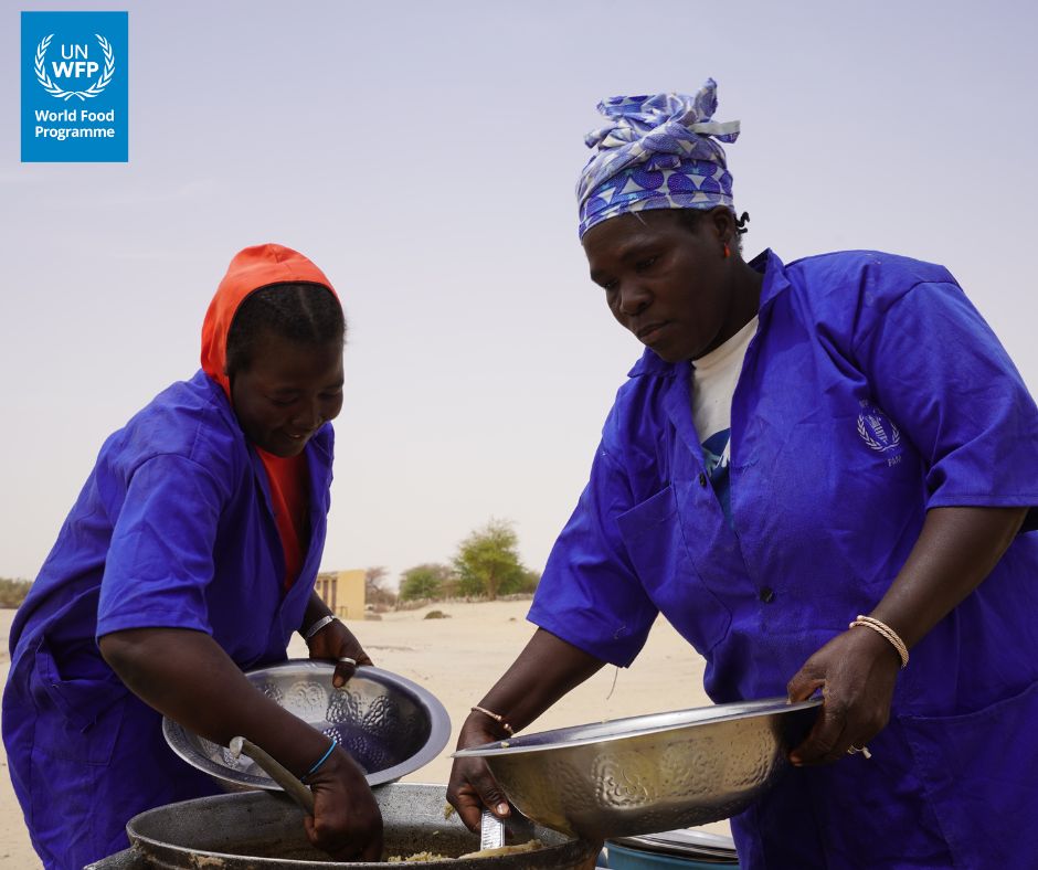WFP Mali (@wfp_mali) on Twitter photo #Mali🇲🇱 <a href="/WFP/">World Food Programme</a>'s school meals are helping thousands of children stay in school & learn better📚.
In 2025 in #Tombouctou & #Taoudéni:
🍚+3⃣7⃣ 0⃣0⃣0⃣ students fed
👩🍳 4⃣0⃣0⃣ cooks supported💳
🥕4⃣ school gardens created🥬🍅
Thank you donors like 🇩🇪 🇰🇷 🇫🇮 🇯🇵 🇳🇴 for their commitment. #Mali🇲🇱 <a href="/WFP/">World Food Programme</a>'s school meals are helping thousands of children stay in school & learn better📚.
In 2025 in #Tombouctou & #Taoudéni:
🍚+3⃣7⃣ 0⃣0⃣0⃣ students fed
👩🍳 4⃣0⃣0⃣ cooks supported💳
🥕4⃣ school gardens created🥬🍅
Thank you donors like 🇩🇪 🇰🇷 🇫🇮 🇯🇵 🇳🇴 for their commitment.