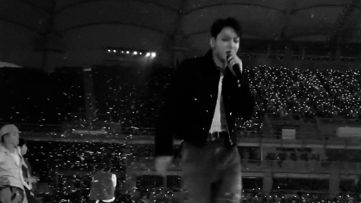 kkuktaes's tweet photo. jungkookie, born singer and born to be on stage https://t.co/ehLZEceBdt