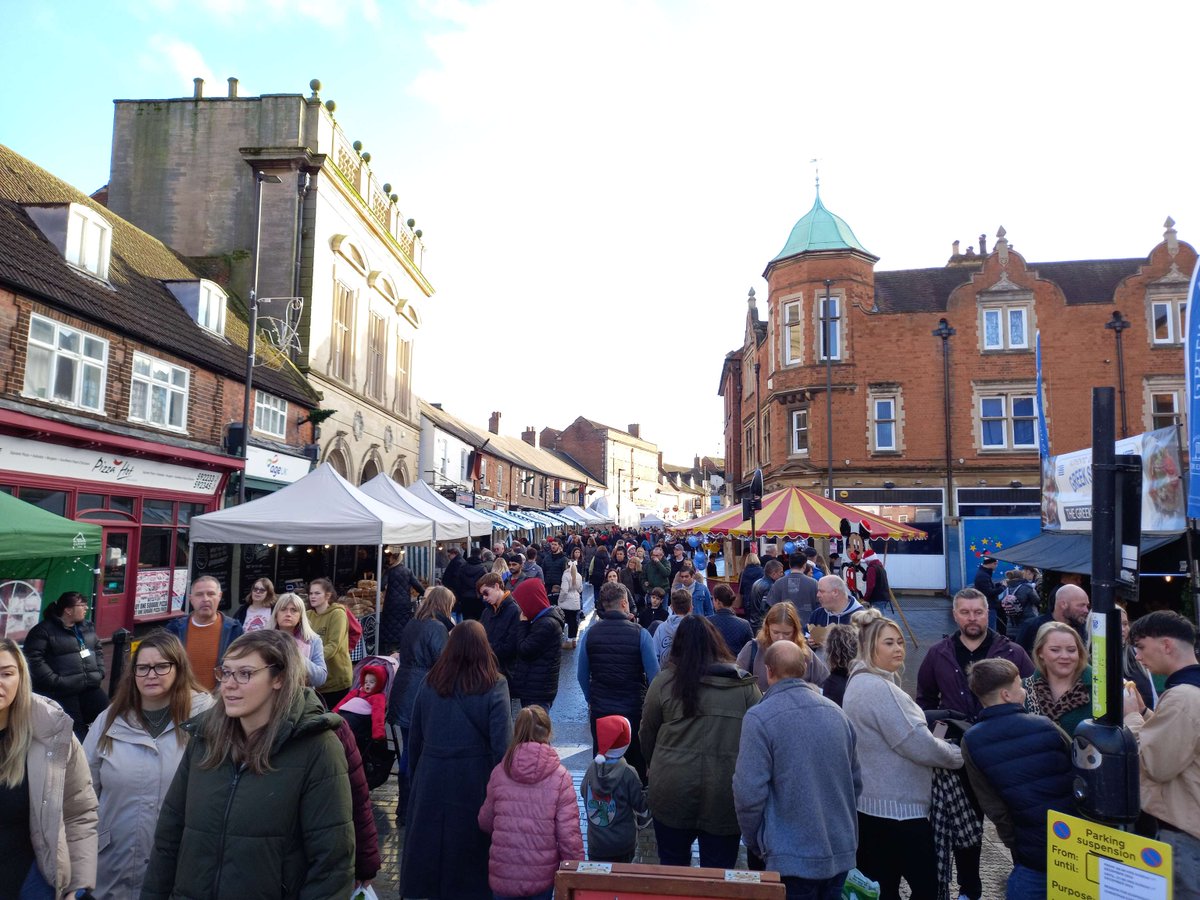 Our local outdoor markets are open for business... and it’s Grantham’s turn tomorrow!🍓🍎🍌
... with a range of quality traders from across Lincolnshire 🕯
... offering their fresh produce 🥐
Come on down! 👋🏼
#ShopLocal #LoveYourLocalMarket #SKDCMarkets #LYLM